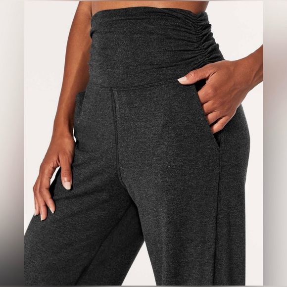 LIKE NEW Lululemon Take It Easy High Waist Flare Yoga Pants Active Workout Gym - Picture 5 of 11